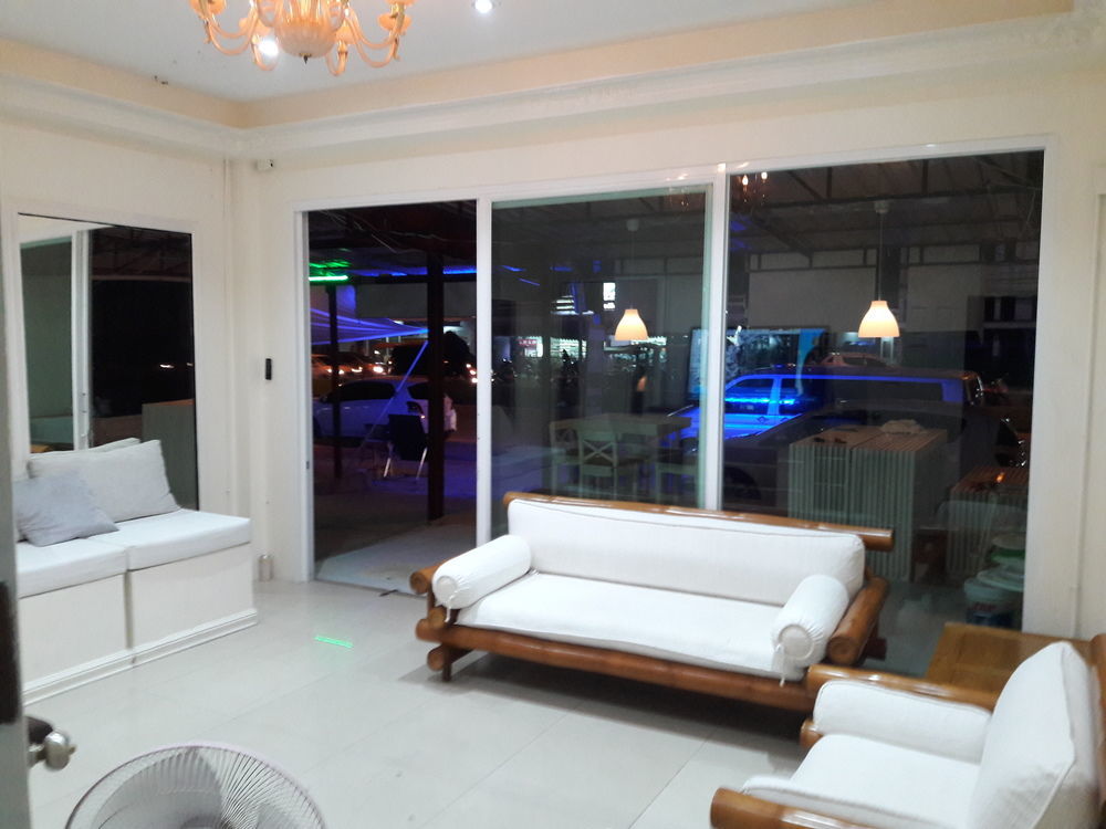 Oyo 1117 Phuket Airport Suites Thalang Exterior foto